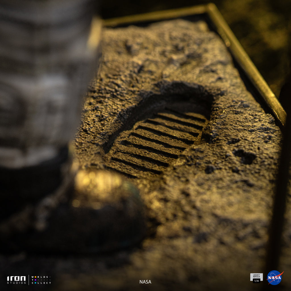 Pre-Order - Statue Apollo 11 Astronaut - Nasa - Legacy Replica 1/4 - Iron Studios