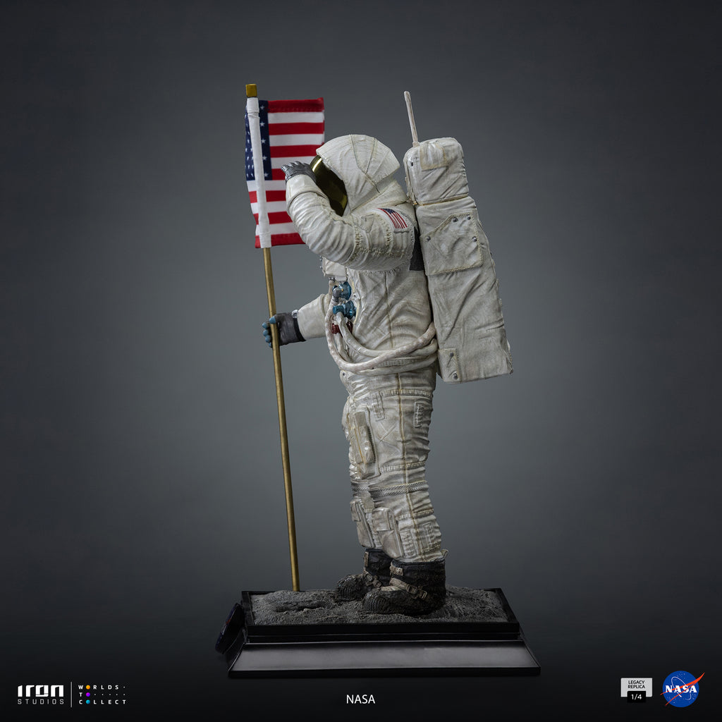 Pre-Order - Statue Apollo 11 Astronaut - Nasa - Legacy Replica 1/4 - Iron Studios