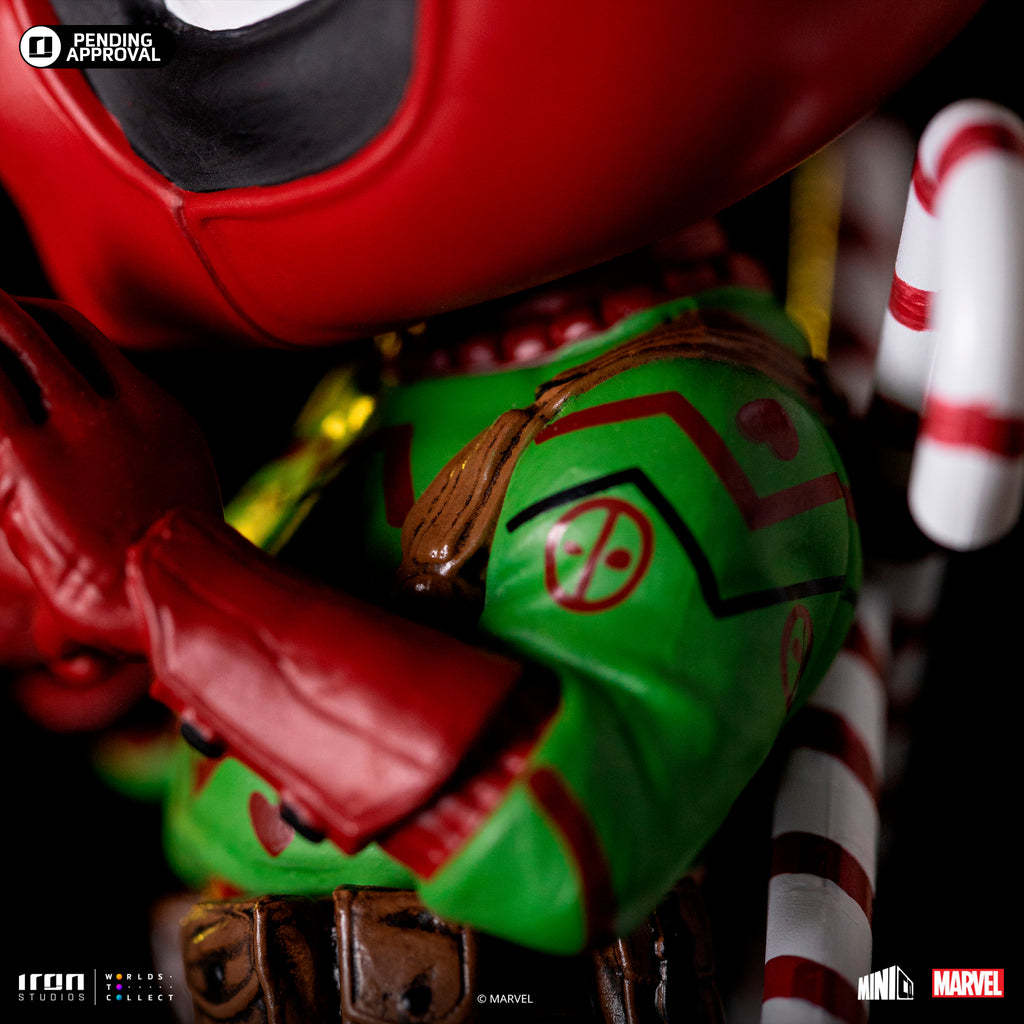 Statue Deadpool (Holidays Version) - Marvel Comics - Minico - Iron Studios