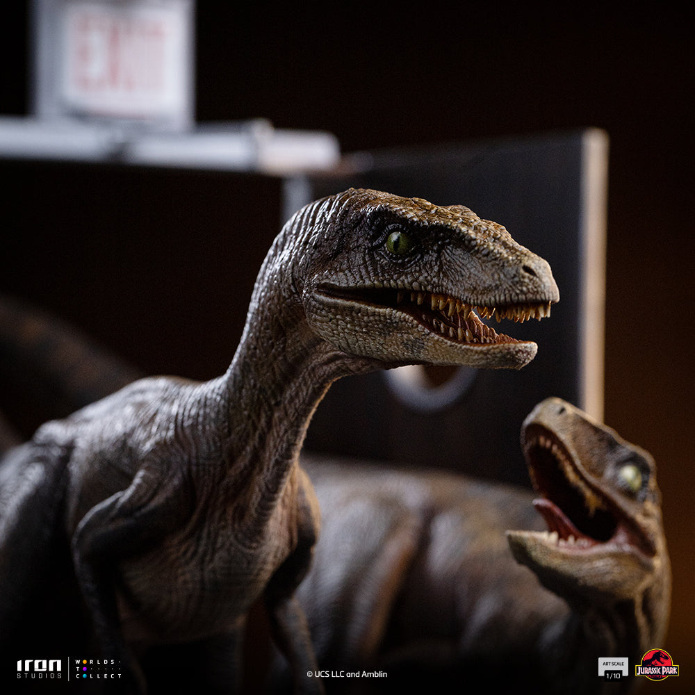 Pre-Order - Statue Raptors at the Kitchen's Door - Jurassic Park - Art Scale 1/10 - Iron Studios