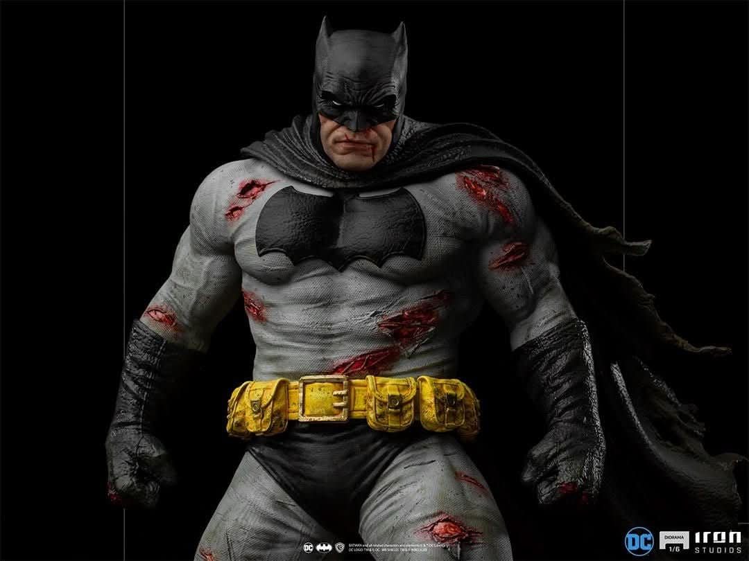 Statue Batman The Dark Knight Returns - DC Comics - 1/6 Diorama - Iron Studios