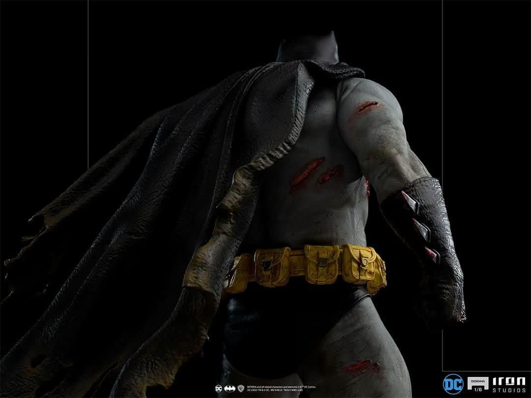 Statue Batman The Dark Knight Returns - DC Comics - 1/6 Diorama - Iron Studios