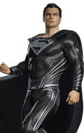 Statue Superman Black Suit - Zack Snyder`s Justice League - Legacy Replica 1/4 - Iron Studios