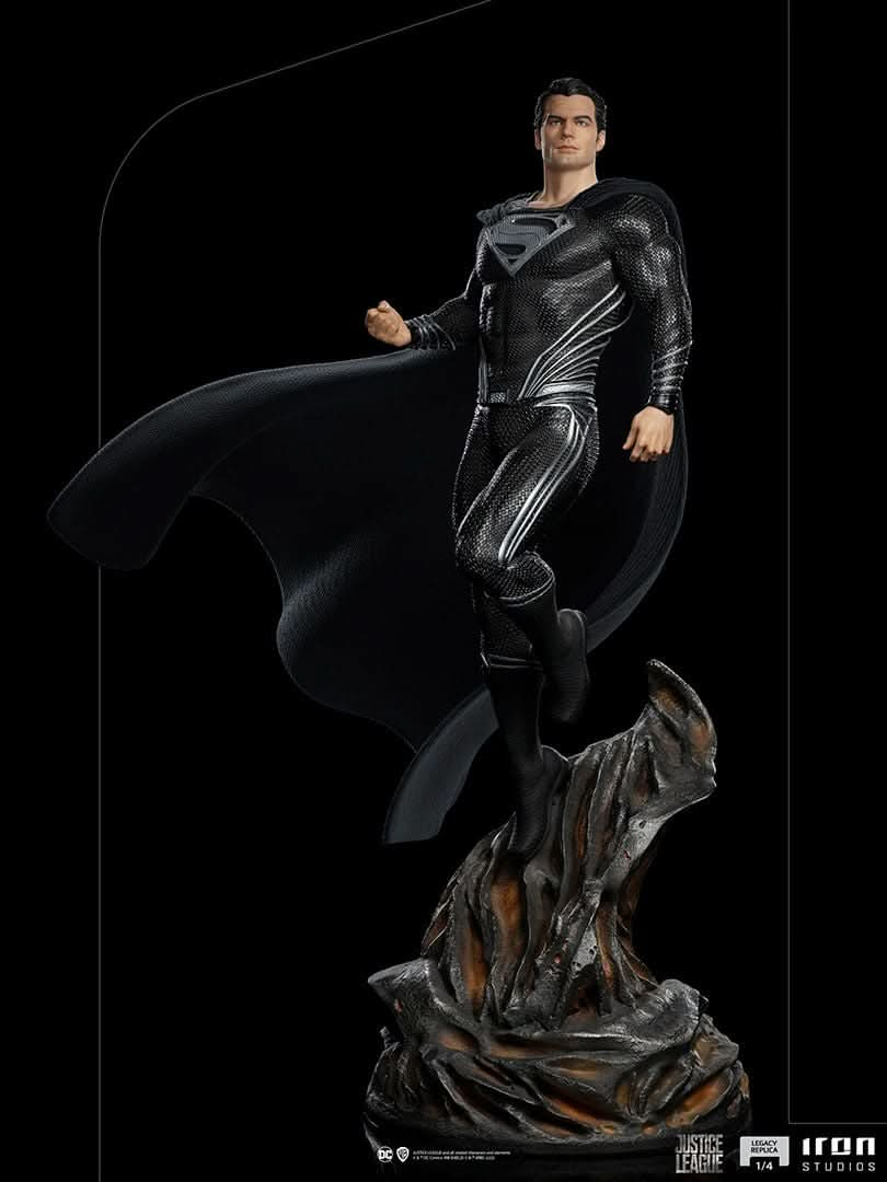 Statue Superman Black Suit - Zack Snyder`s Justice League - Legacy Replica 1/4 - Iron Studios