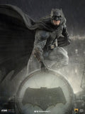 Statue Batman on Batsignal Deluxe - Zack Snyder`s Juistice League - DC Comics - Art Scale 1/10 - Iron Studios