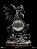 Statue Batman on Batsignal Deluxe - Zack Snyder`s Juistice League - DC Comics - Art Scale 1/10 - Iron Studios