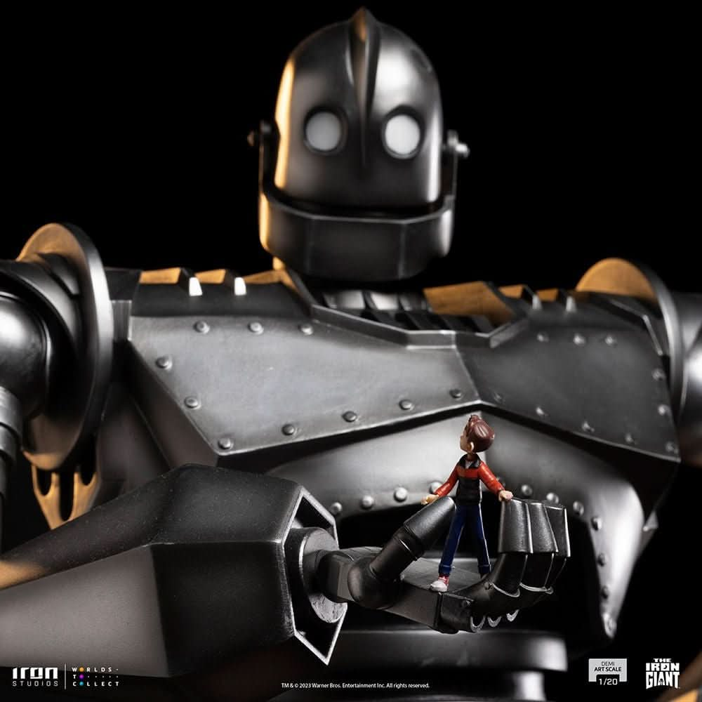 Statue Iron Giant and Hogarth Hughes - The Iron Giant - Demi Scale 1/20 - Iron Studios