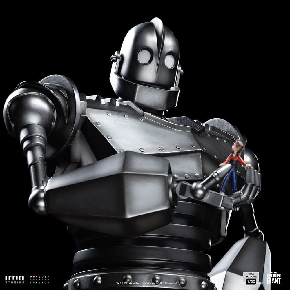 Statue Iron Giant and Hogarth Hughes - The Iron Giant - Demi Scale 1/20 - Iron Studios