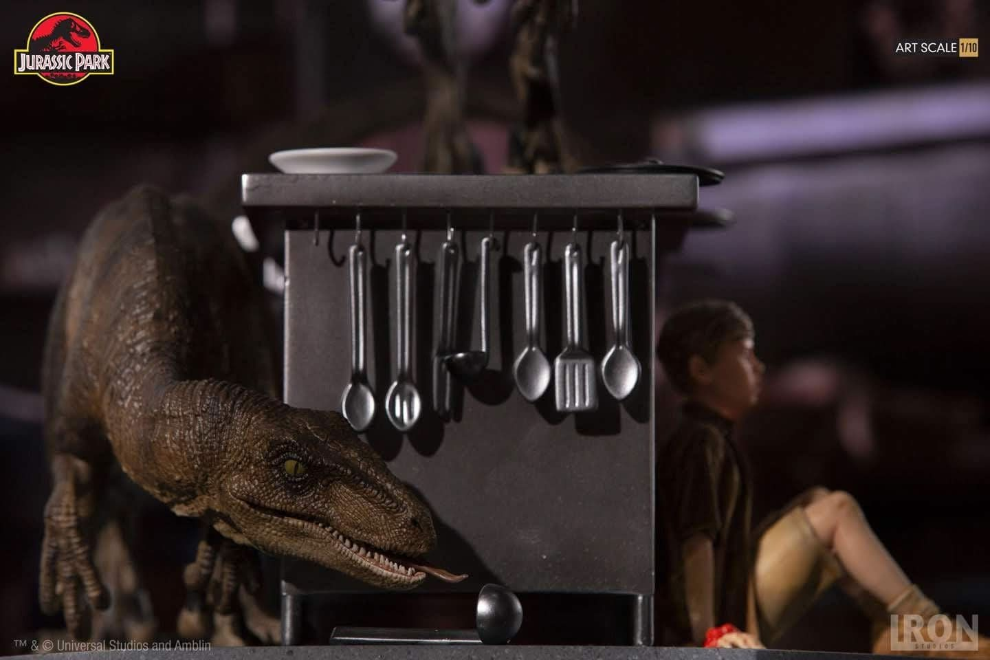 Statue Velociraptors in the Kitchen Diorama - Jurassic Park - Art Scale 1/10 - Iron Studios